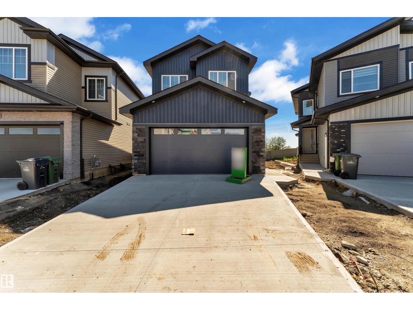 207 Linden Loop double attached garage and driveway