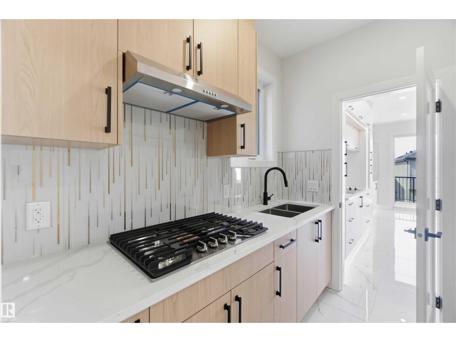 Spice kitchen with gas cooktop